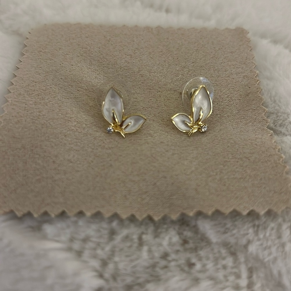White Enamel and Gold Tone Floral Stud Earrings with Rhinestone